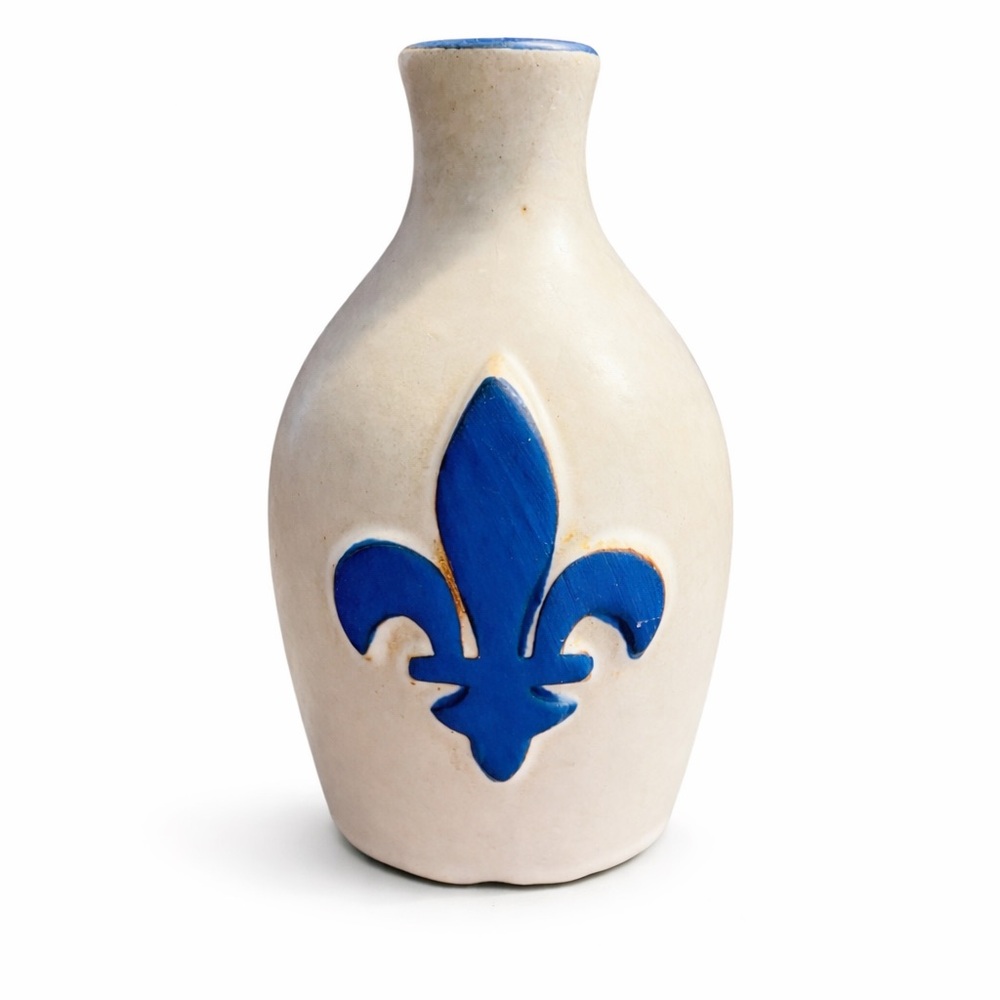 Blue and White Ceramic Vase
Le cruchon du Québec Beauce Canada